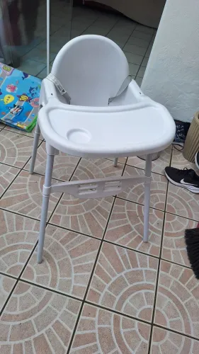 Cadeirinha de alimentação com suporte