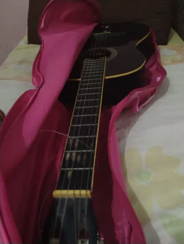 Violão Memphis + Capa Protetora: 3 fios de aços + 2 de nilon, marcas de uso
