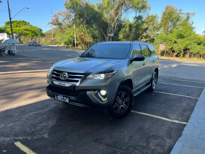 Toyota Hilux SW4 SR 4X2 2.7/ 2.7 Flex 16V Aut. 2019