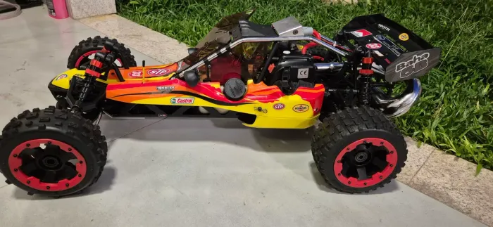 Automodelo baja a gasolina. 