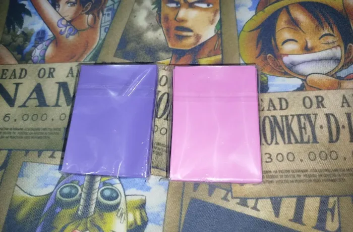 Pacote sleeves lacrado para one piecetcg, pokémontcg e magictcg