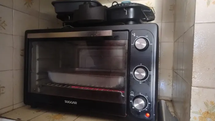 Vendo forno elétrico com detalhes