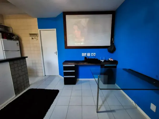 Excelente apartamento de Quarto/Sala em prédio antigo, entre Av. Manoel Dias e Av. da prai