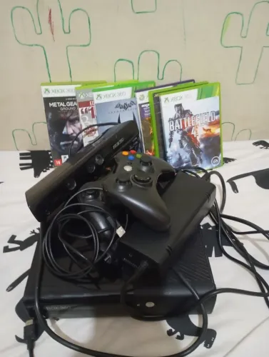 Xbox 360 slim + 6 jogos mais Kinect + fonte + dois controles