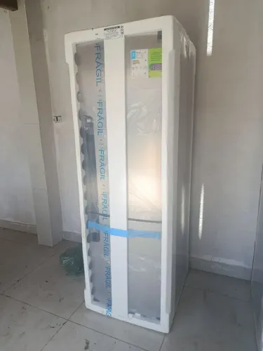 Vende-se geladeira lacrada com nota fiscal da Consul com freezer embaixo