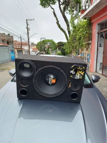 Caixa de som automotivo 