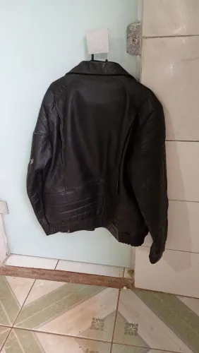 Vende-se jaqueta de couro tamanho M