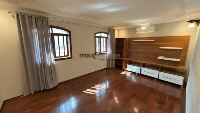 Imóvel para aluguel possui 182 metros quadrados com 3 quartos em Vila Santa Maria - Americ