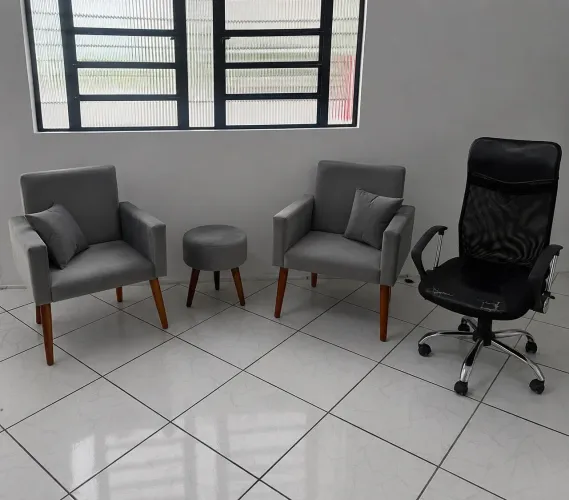 Poltronas e cadeira escritorio