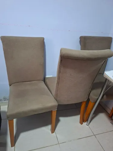 4 Cadeiras em bom estado.