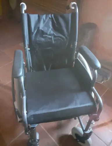 Cadeira de rodas nova