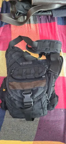 [Brechó] Bolsa tática masculina com bolsos MOLLE