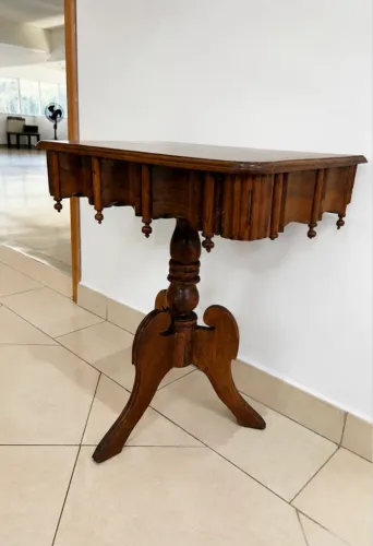 MESA ANTIGA EM MADEIRA MACIÇA - ESTILO CLÁSSICO COM GAVETA