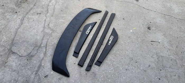 Vende-se frisos das portas e aerofólio do HB20