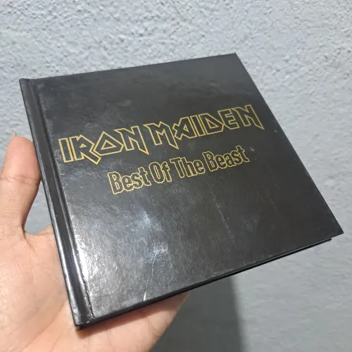 Livro Encarte Iron Maiden Best Of The Beast Original Importado UK Usado 1996 (Sem CDs)