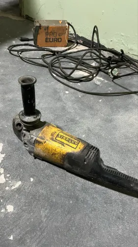 Lixadeira e máquina de solda