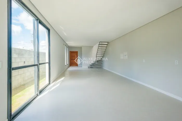 Sobrado de Alto Padrão | 3 Suítes | Tecnologia e Sustentabilidade no Norte da Ilha