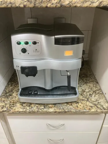 Máquina de café expresso importada