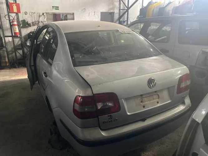 VW polo sedan 2004 sucata para retirada de peças