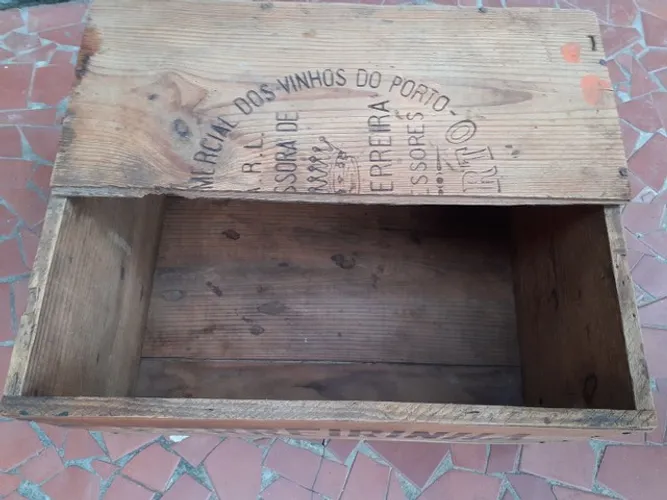 Caixa vinho do Porto Ferreirinha anos 40/50