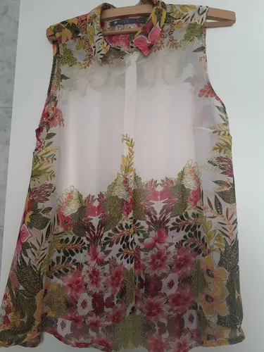 Blusas finas, transparentes, as 3 por 50,00