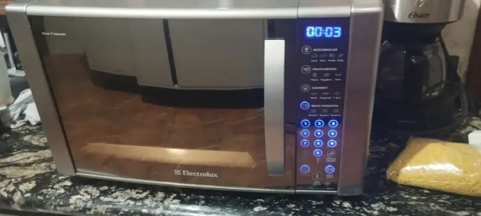 Micro-ondas Electrolux 31 Litros, inox, grill e painel touch semi-novo 