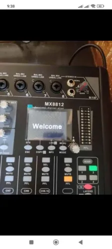 Mesa de som Console MX8812