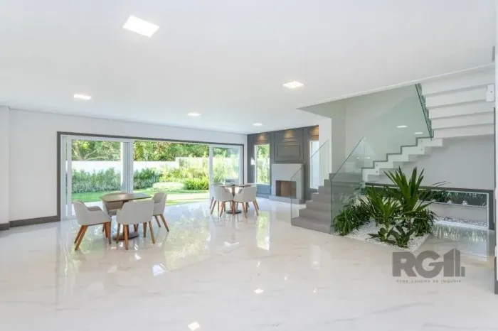 Vende Casas de frente para o Morro do Sabiá, no bairro Pedra Redonda, um dos mais nobres e
