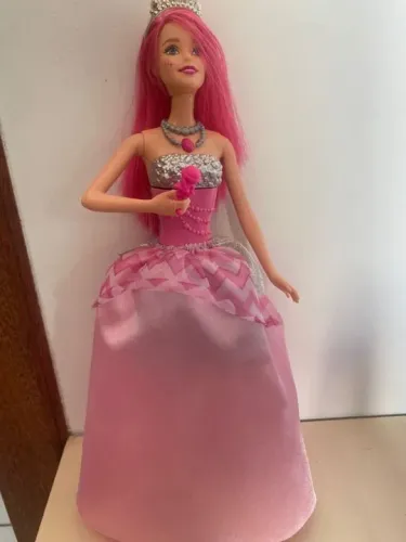 Barbie Rock'n Royals Courtney Boneca Rainhas do Rock