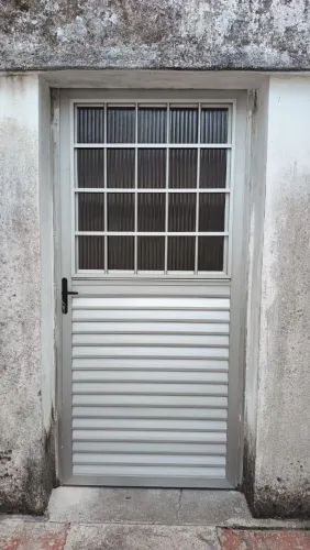 Serralheria de alumínio, portões automáticos, cerca elétrica, alarmes.