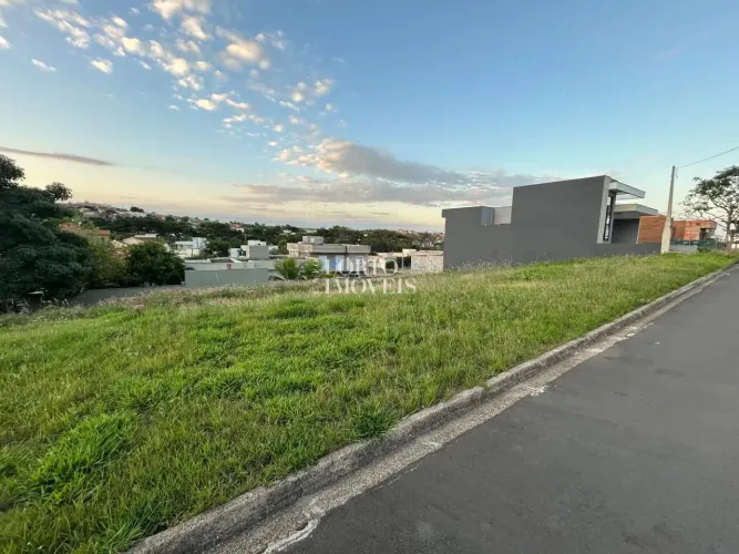 Terreno 300m² em condomínio a venda.