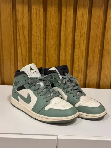 Nike Jordan 1 Mid "Jade Smoke"