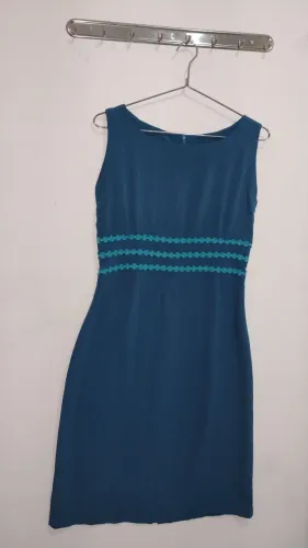 Vestido Azul com Detalhes Florais