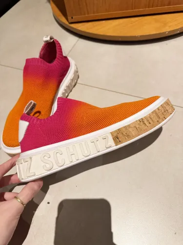 tênis schutz praticamente novo laranja e rosa