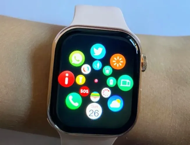 Smartwatch H10 Mini Feminino: Bateria Duradoura NFC Prático e 3 Pulseiras Elegantes!!