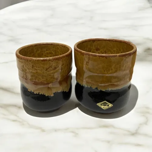 Conjunto de canecas japonesas de cerâmica