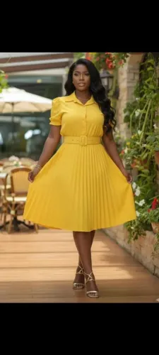 Vestido plissado acompanha cinto 