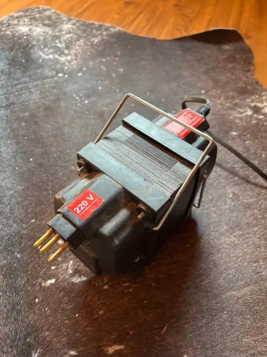Autotransformador Bivolt 2000VA - 120V / 220V