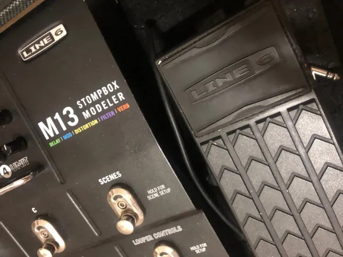 Modelador de pedais Stomp Box Pedaleira Line 6 M13