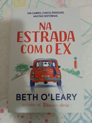 Livro NA ESTRADA COM O EX | Beth O'leary