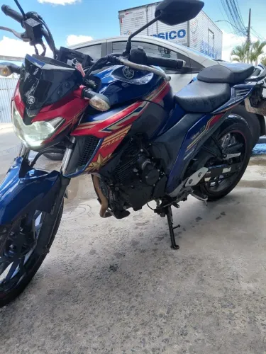 FZ25 - 20/21 EDIÇÃO LIMITADA MARVEL - APENAS 11 MIL KM