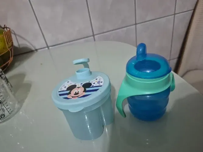 Copo de transição avent sem bico e pote para leite em pó com divisórias 