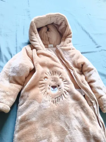 Pijama infantil veste até um ano e meio precisa trocar o zíper 