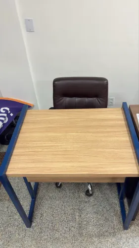 Mesa em MDF e Metalon