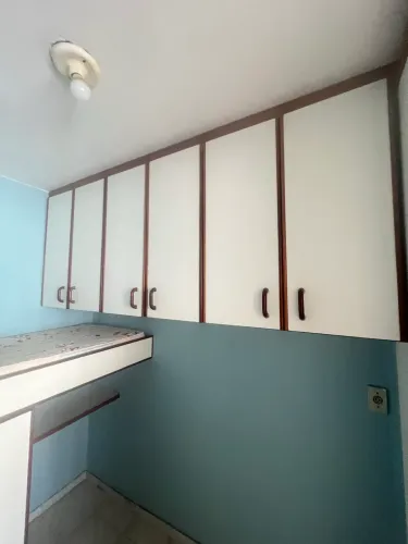 Vendo armário suspenso madeira