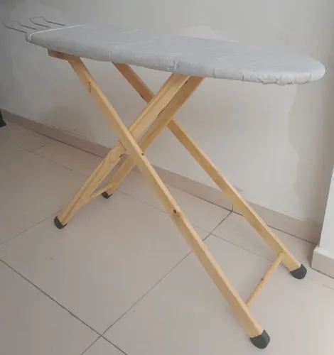 Tábua de passar roupa dobrável de madeira + 1 manta protetora