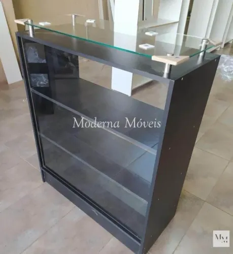 Balcão Vitrine com Tampo de Vidro - MDF Preto