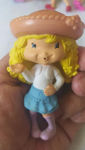 Moranguinho Antiga - Boneca Colecionável.