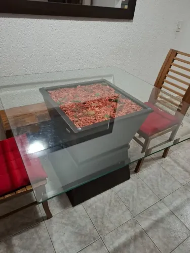 Mesa de jantar quadrada de vidro