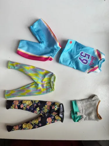 Lote de roupas para Barbie original Mattel